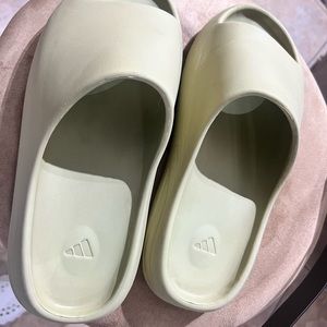 Yeezy Slide